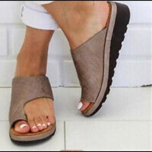 Bronze women’s comfy sandal